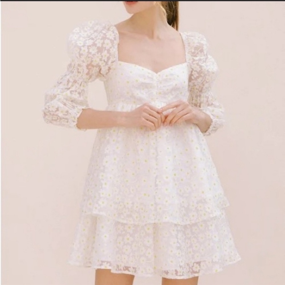 Storia White Daisy Puff Sleeve Mini Dress, Size M!